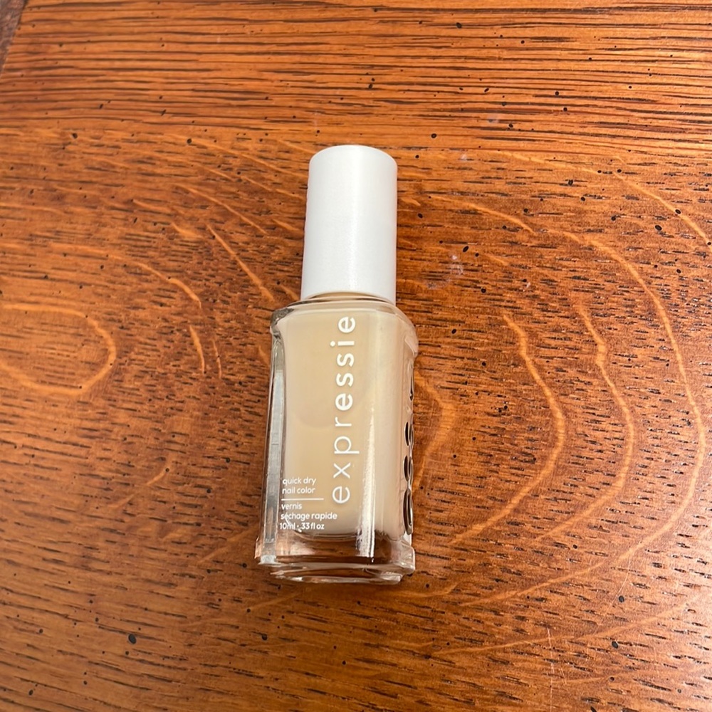 Essie Nail Color “Busy Beeline” Quick Dry Expressie